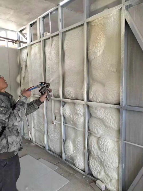 輕鋼別墅保溫發(fā)泡聚氨酯噴涂機(jī)