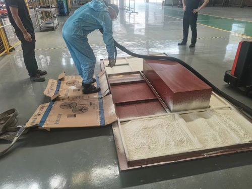 車廂保溫聚氨酯噴涂機(jī)設(shè)備